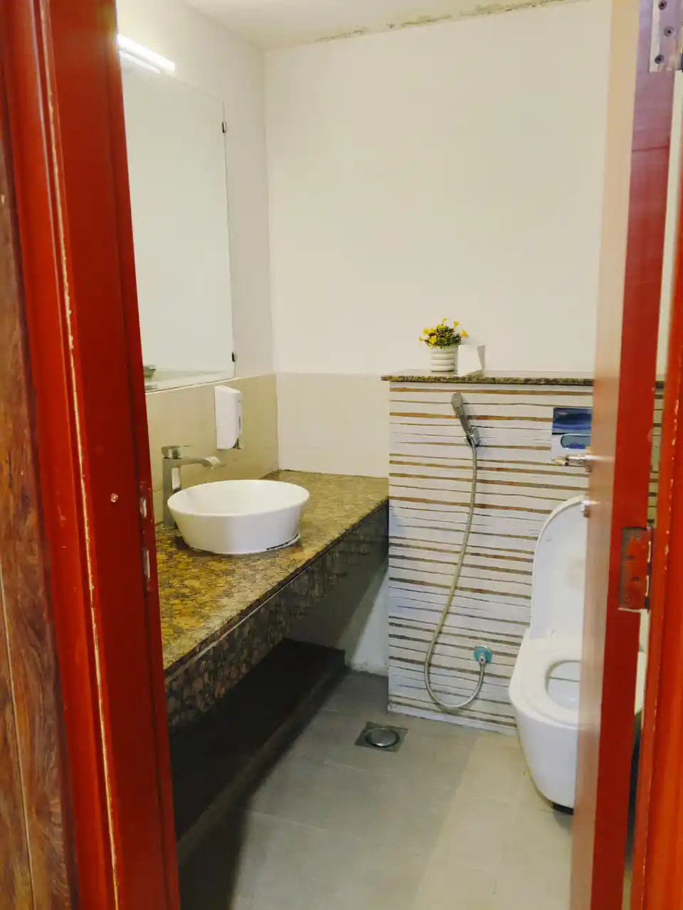 2 Bed Apartment in Zameen Aurum (Modern Furnished | Prime Location)