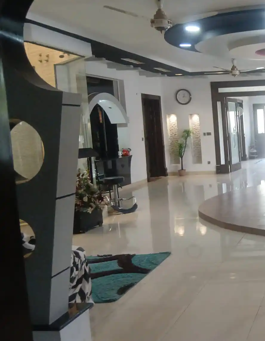 Commercial rent property main bolevard valenciaa