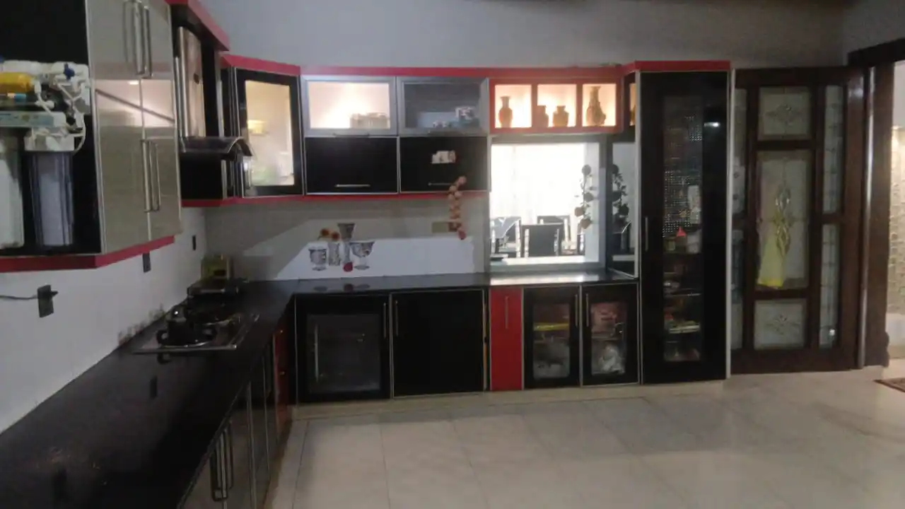 Commercial rent property main bolevard valenciaa
