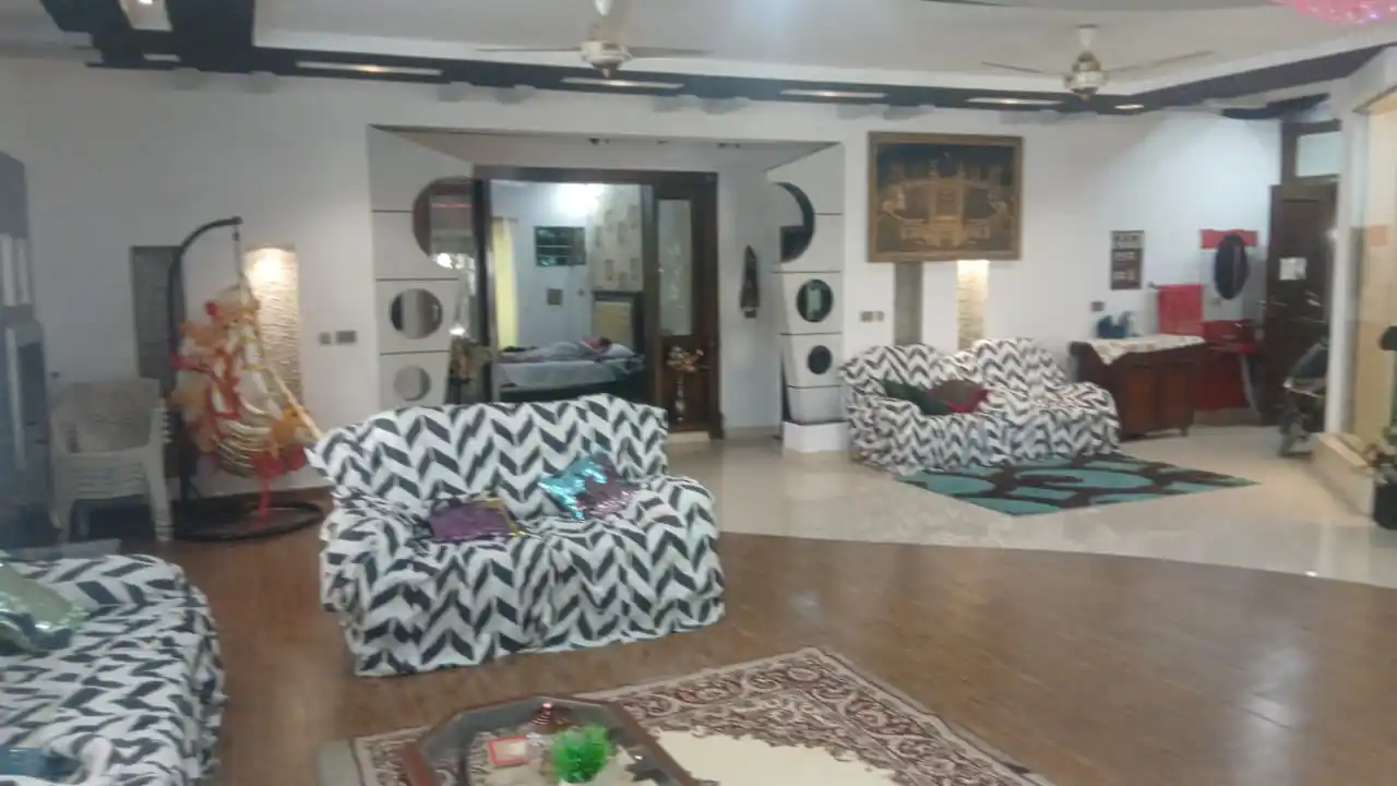 Commercial rent property main bolevard valenciaa